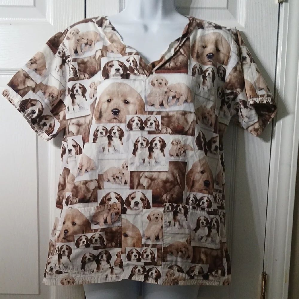 USโScrubs Beagle Dog Print Scrub Top - Brown and White Sz S EUC
